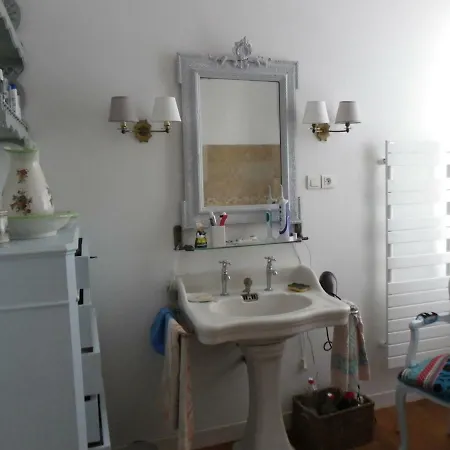Ancienne Ecole Guest house 3*